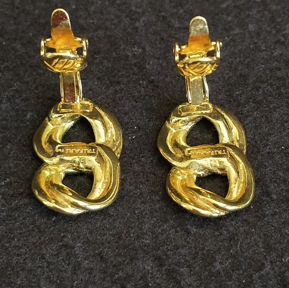 Trifari Gold Sculptural Clip On Earrings - Picture 3 of 4